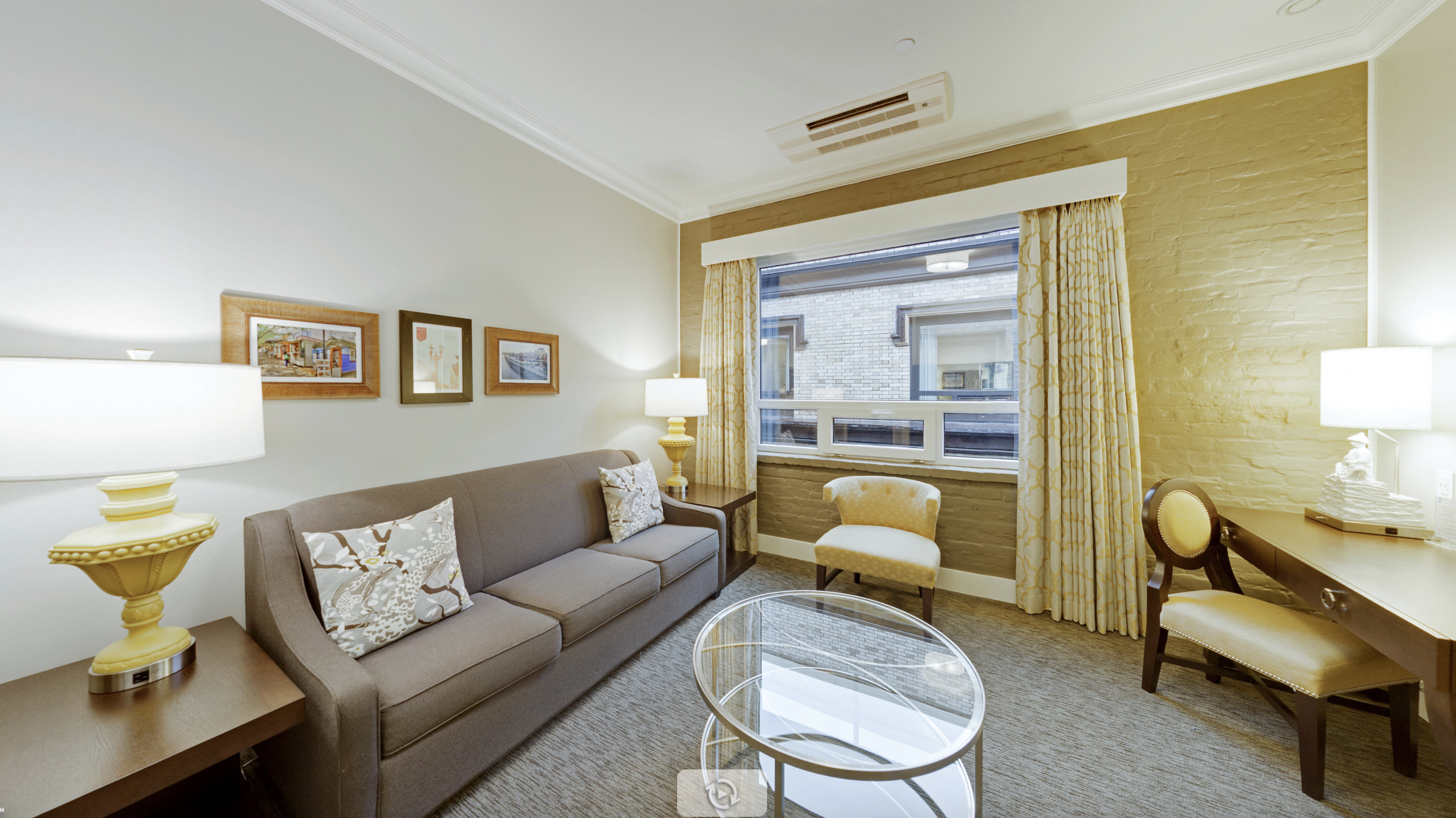 Mark Spencer Hotel 33/50