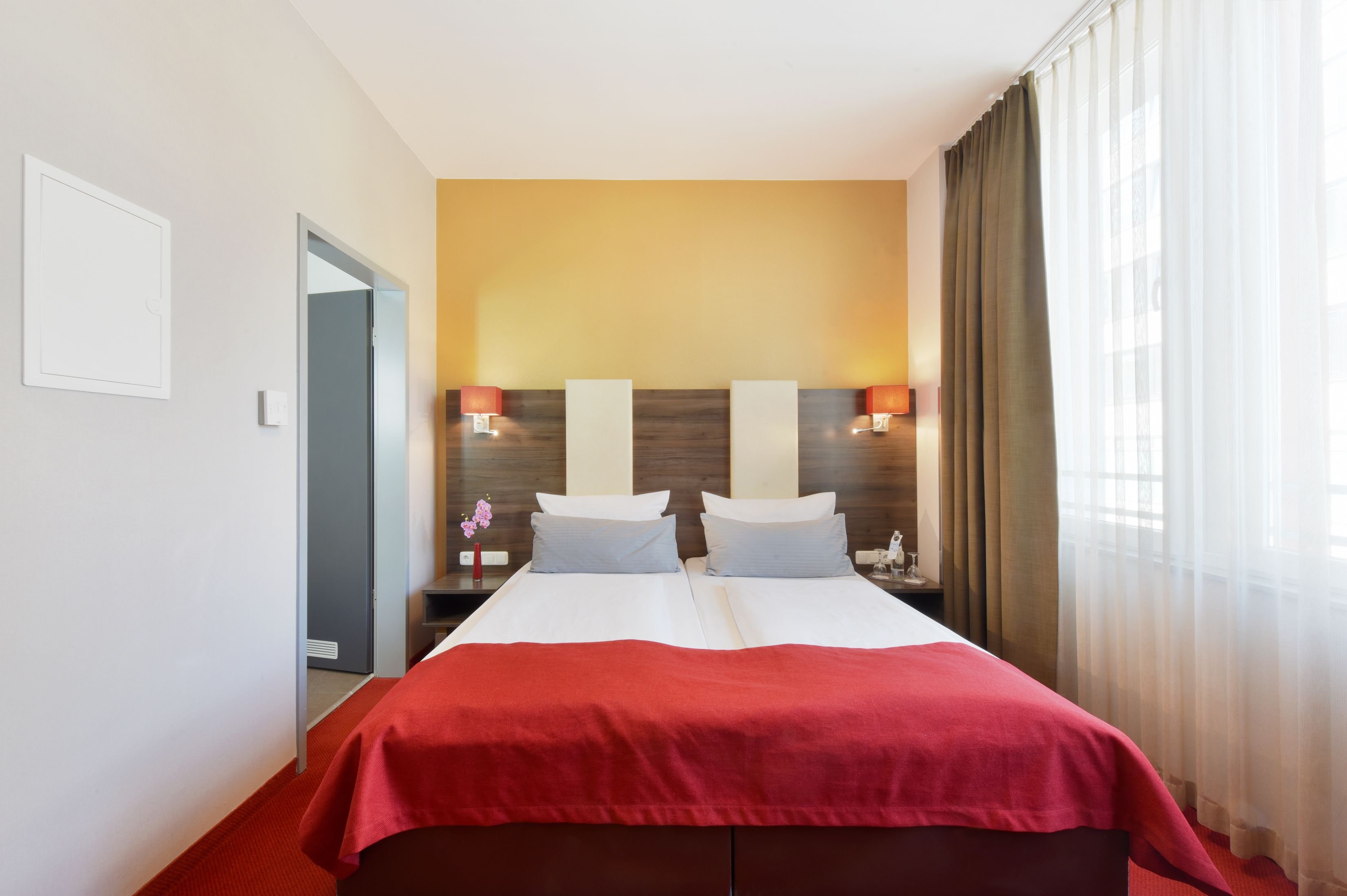 ROOM, DOUBLE BED