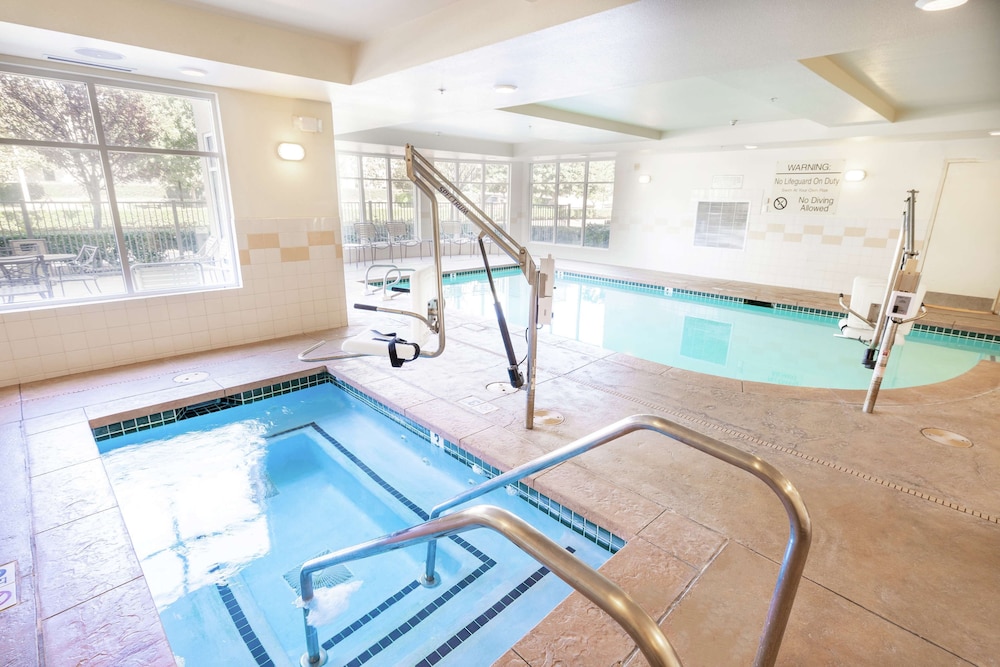 Hilton Garden Inn Ontario/Rancho Cucamonga 30/49