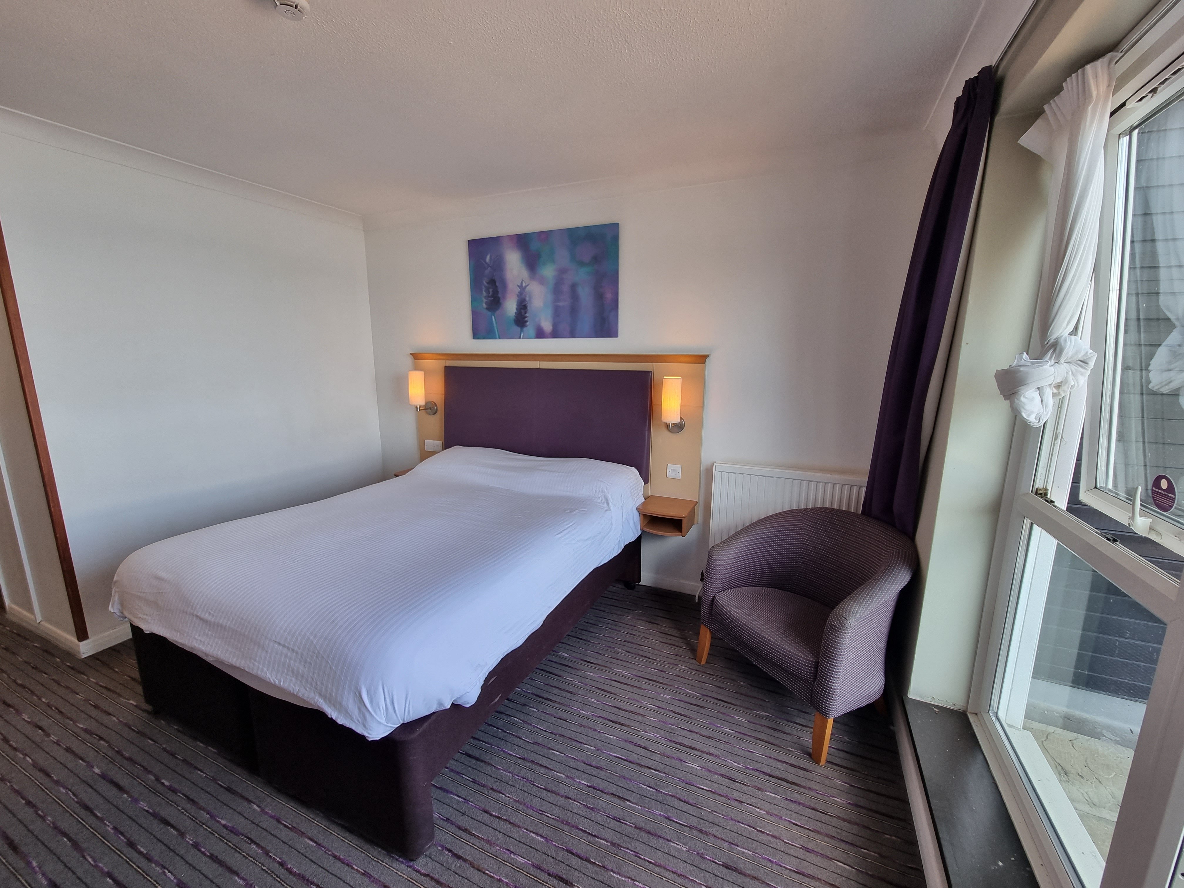 OYO Lakeside Willen Lake Milton Keynes 3/4