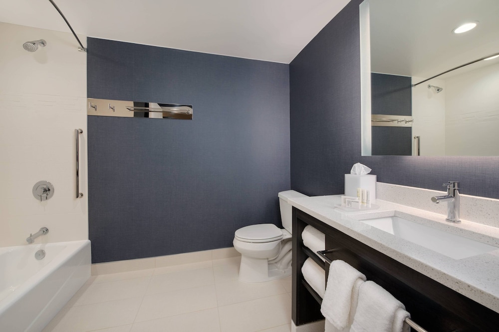 Residence Inn by Marriott Indianapolis Keystone 12/40