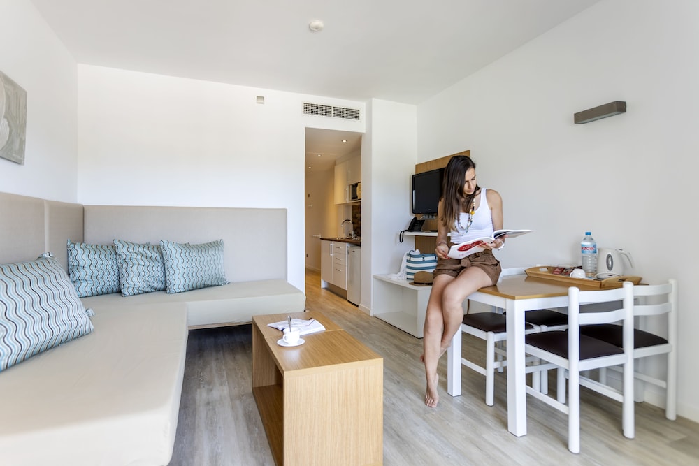 Aparthotel Houm Plaza Son Rigo 46/70