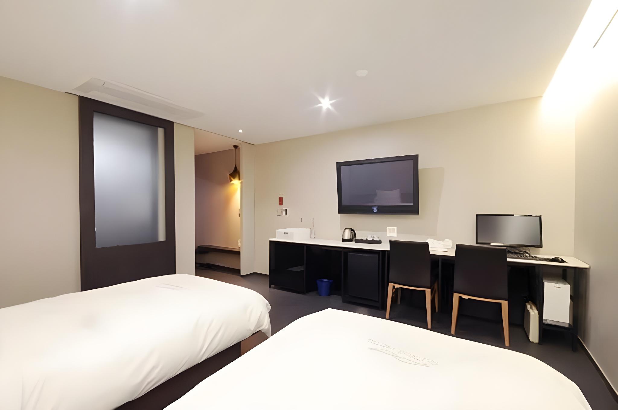 Room, Triple
