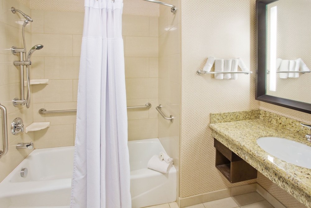 Crowne Plaza Anchorage-Midtown 16/78