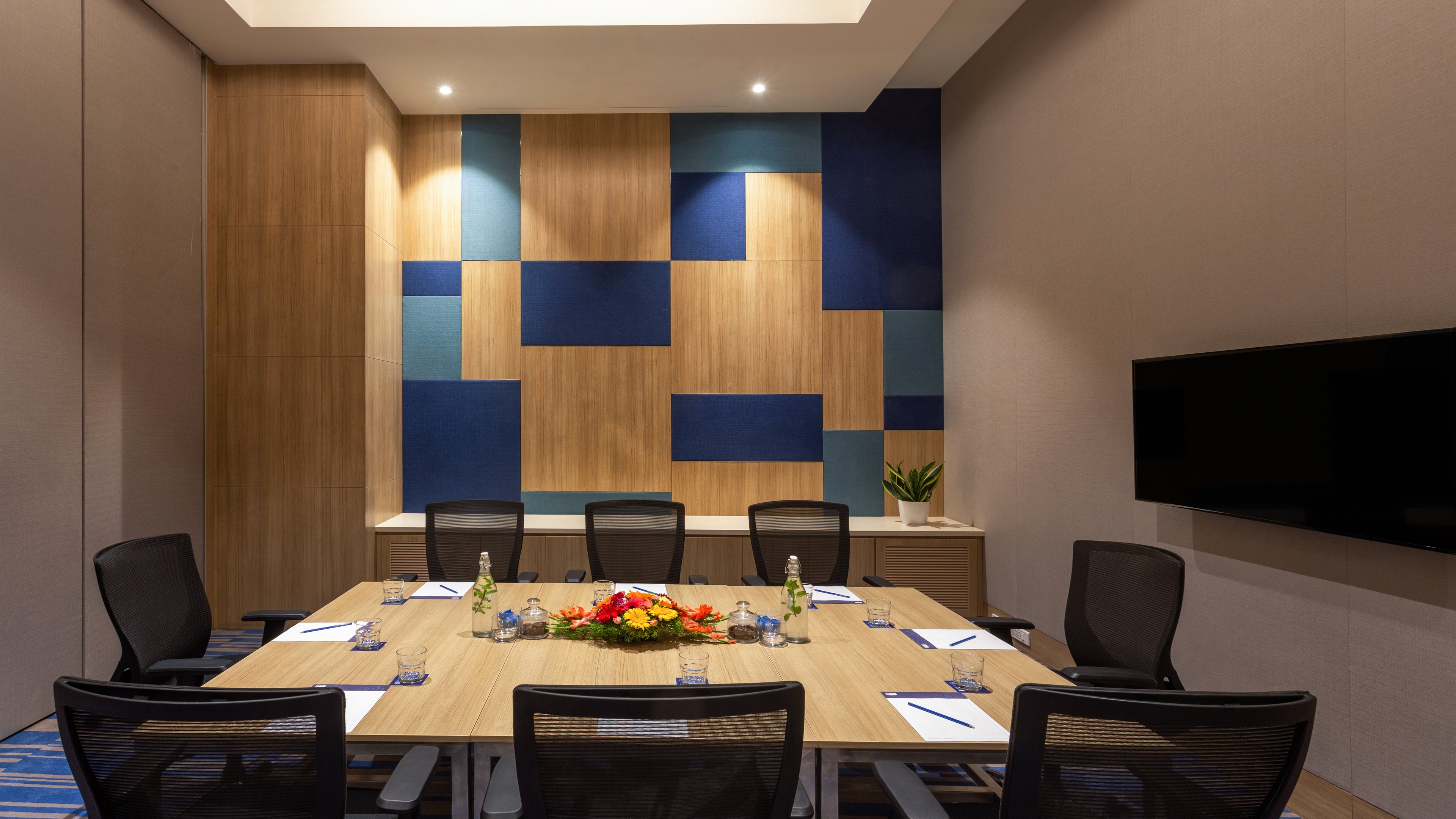 Holiday Inn Express And Suites Bengaluru Old Madras Road 57/59