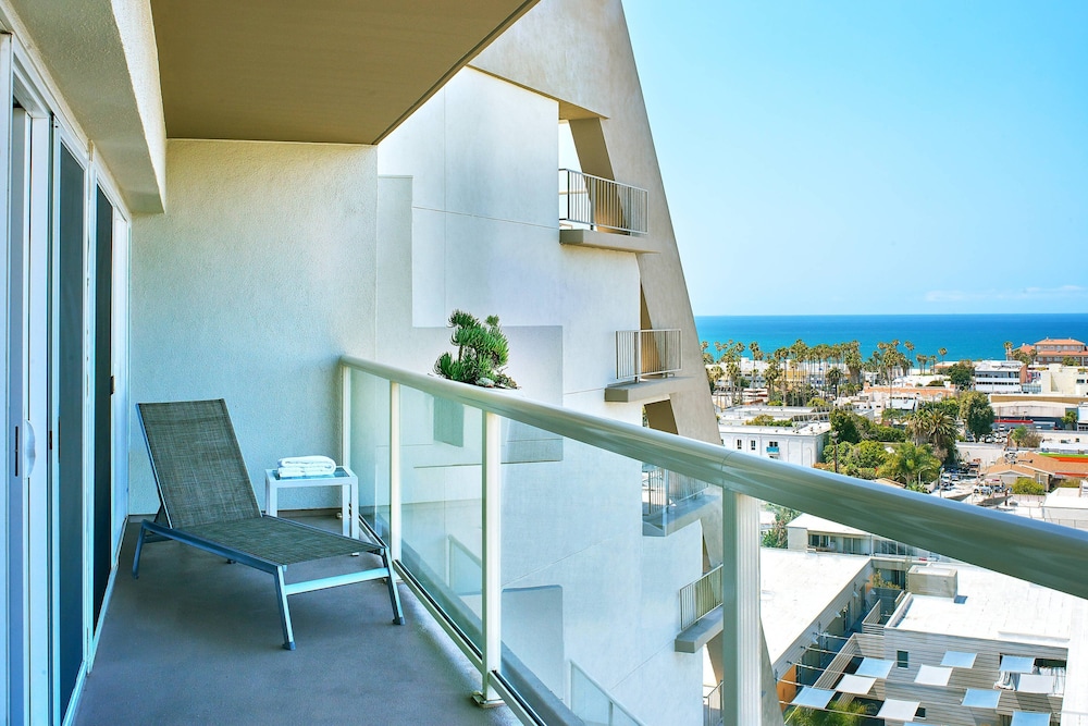 Hyatt Centric Delfina Santa Monica 38/65