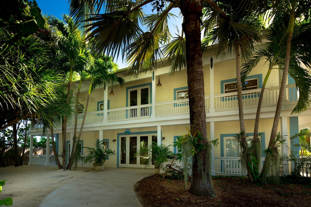 The Caribbean Resort 11/76