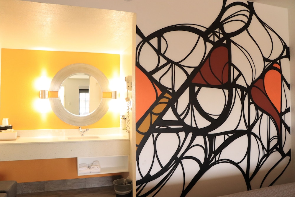 University Inn 33/40