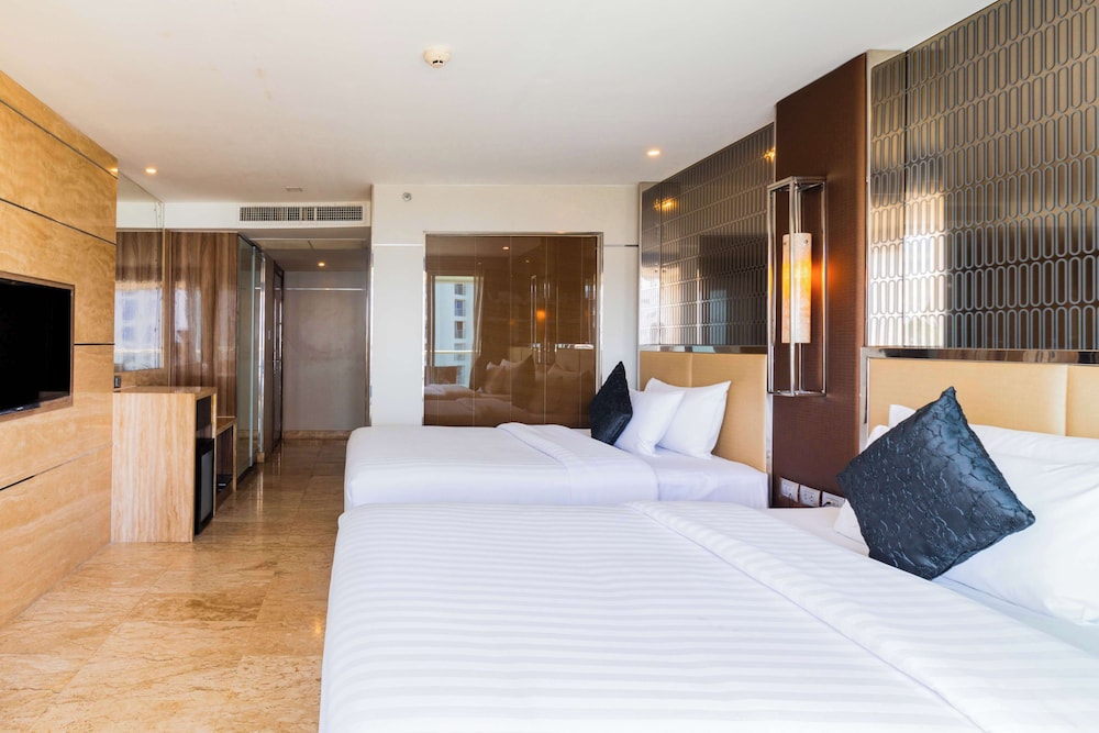 DELUXE, TWIN BEDS, CITY VIEW, BALCONY
