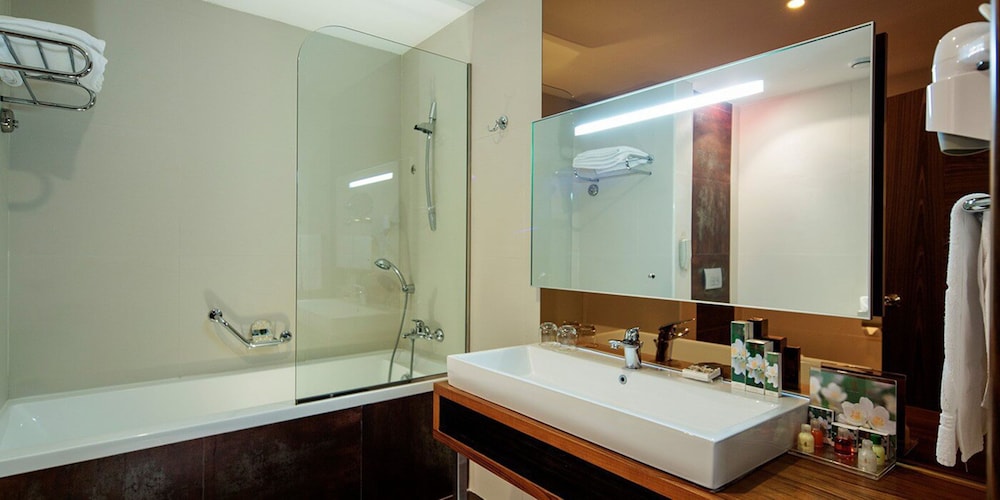 Noah's Ark Deluxe Hotel and SPA 48/50