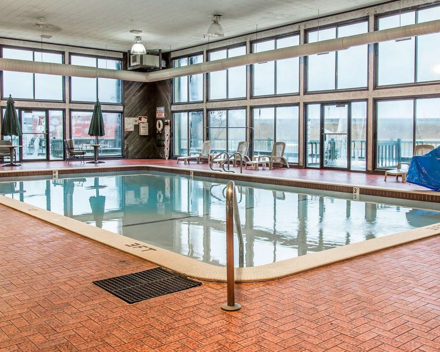 Quality Inn Gaylord MI 29/40
