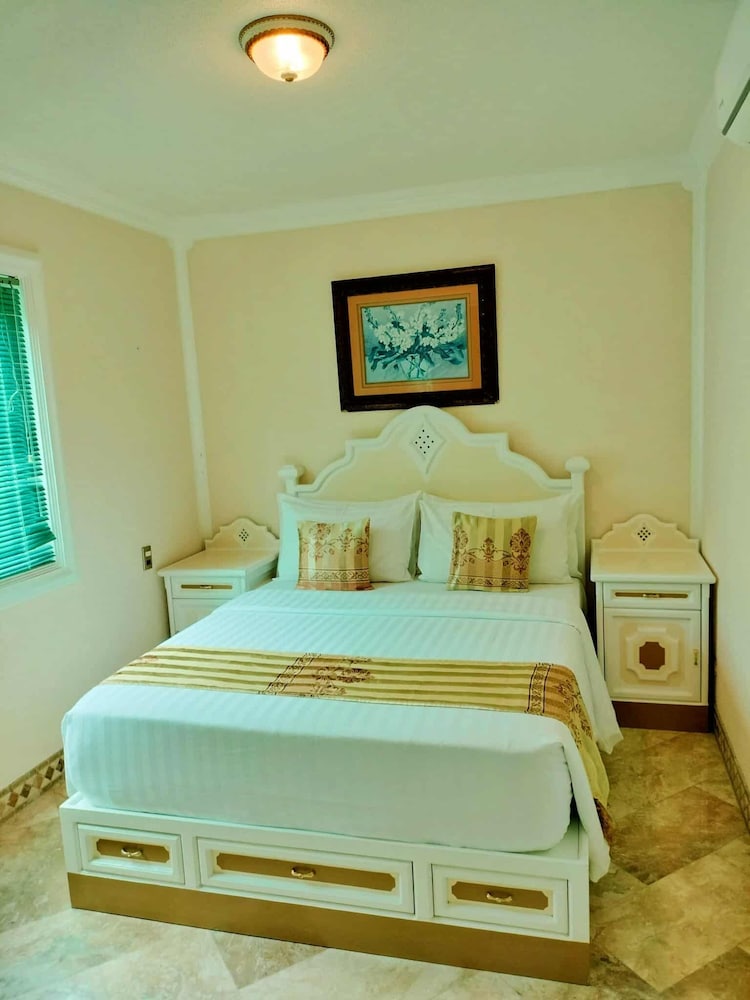 Monaco Suites De Boracay 8/44