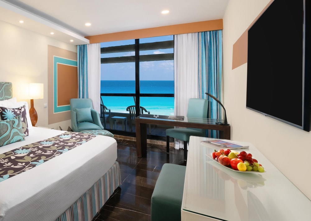 Pyramid at Grand Oasis All Inclusive 28/68