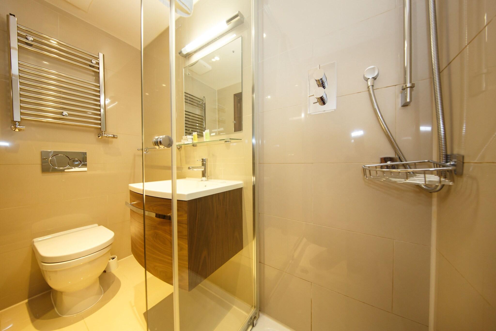Executive, Regency House 2/2
