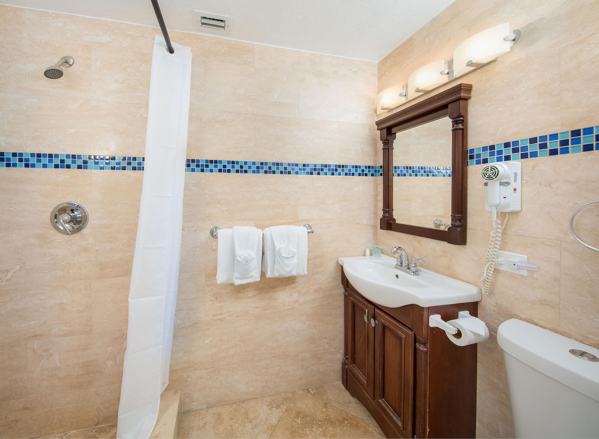2 Bedrooms, Suite, 2 Bathrooms