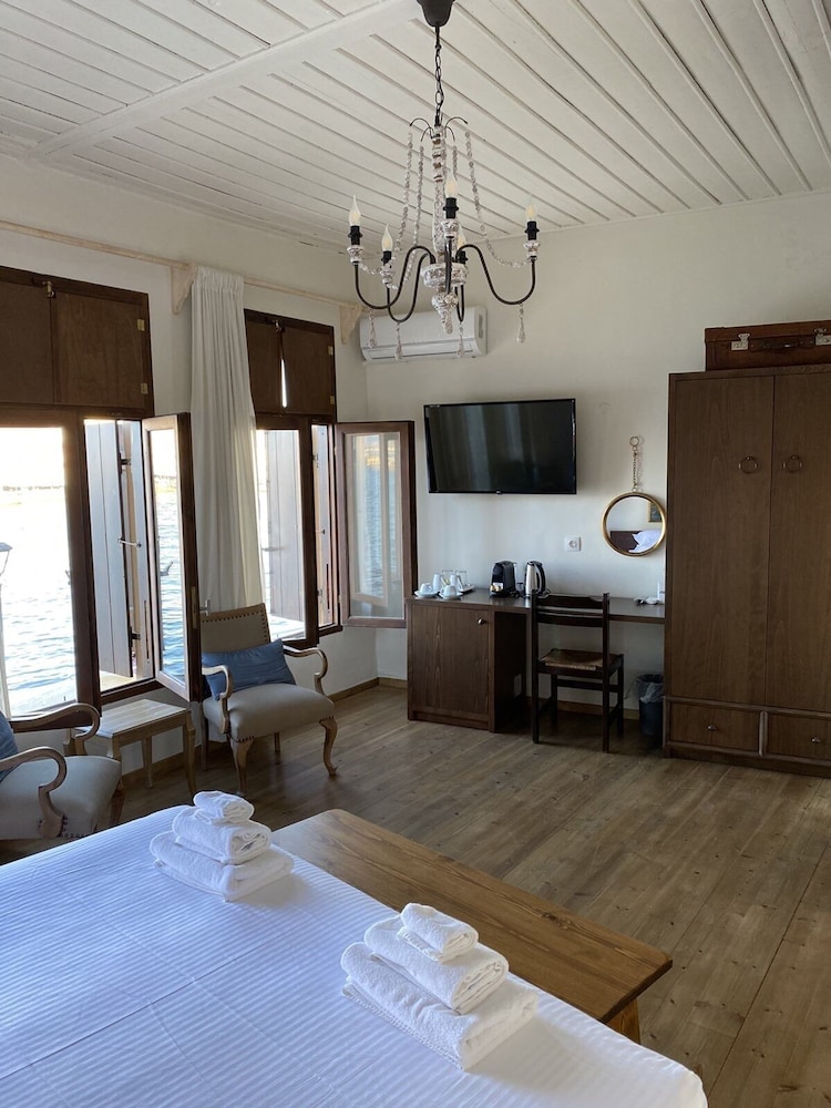 Captain Vasilis Hotel 2/56