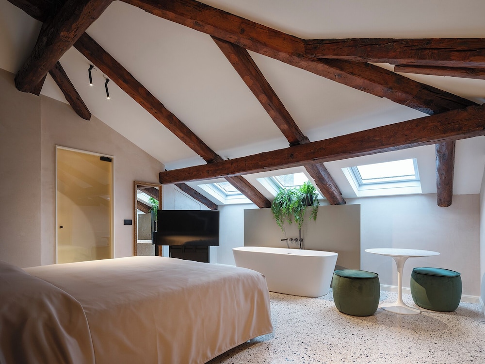 EXCLUSIVE, DOUBLE BED