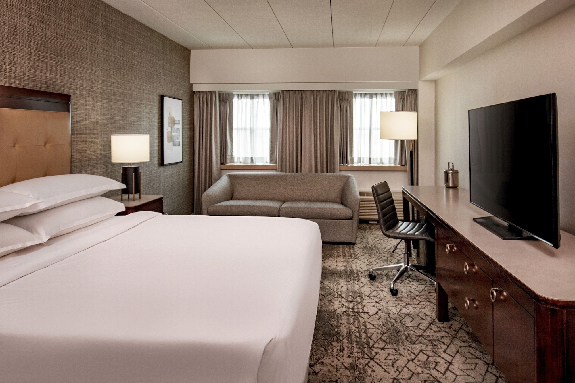 Room at Sheraton Boston Needham Hotel, NEEDHAM - MA