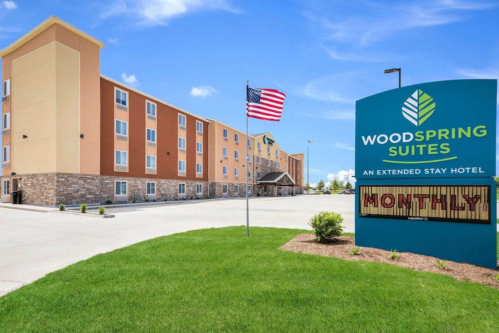 WoodSpring Suites Davenport Quad Cities 22/27