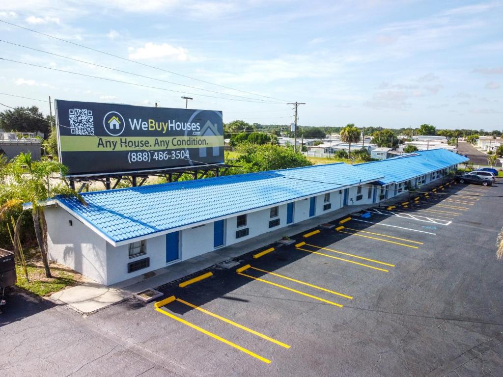 Howard Johnson by Wyndham Sebring 8/11