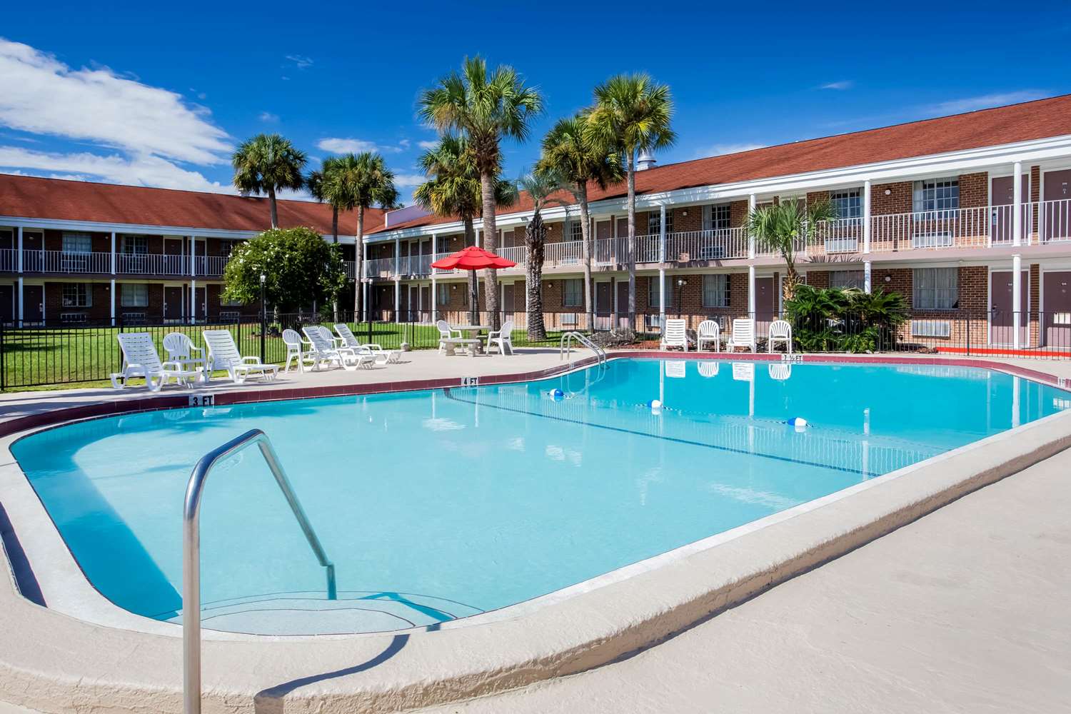 Super 8 by Wyndham Lake City 26/39