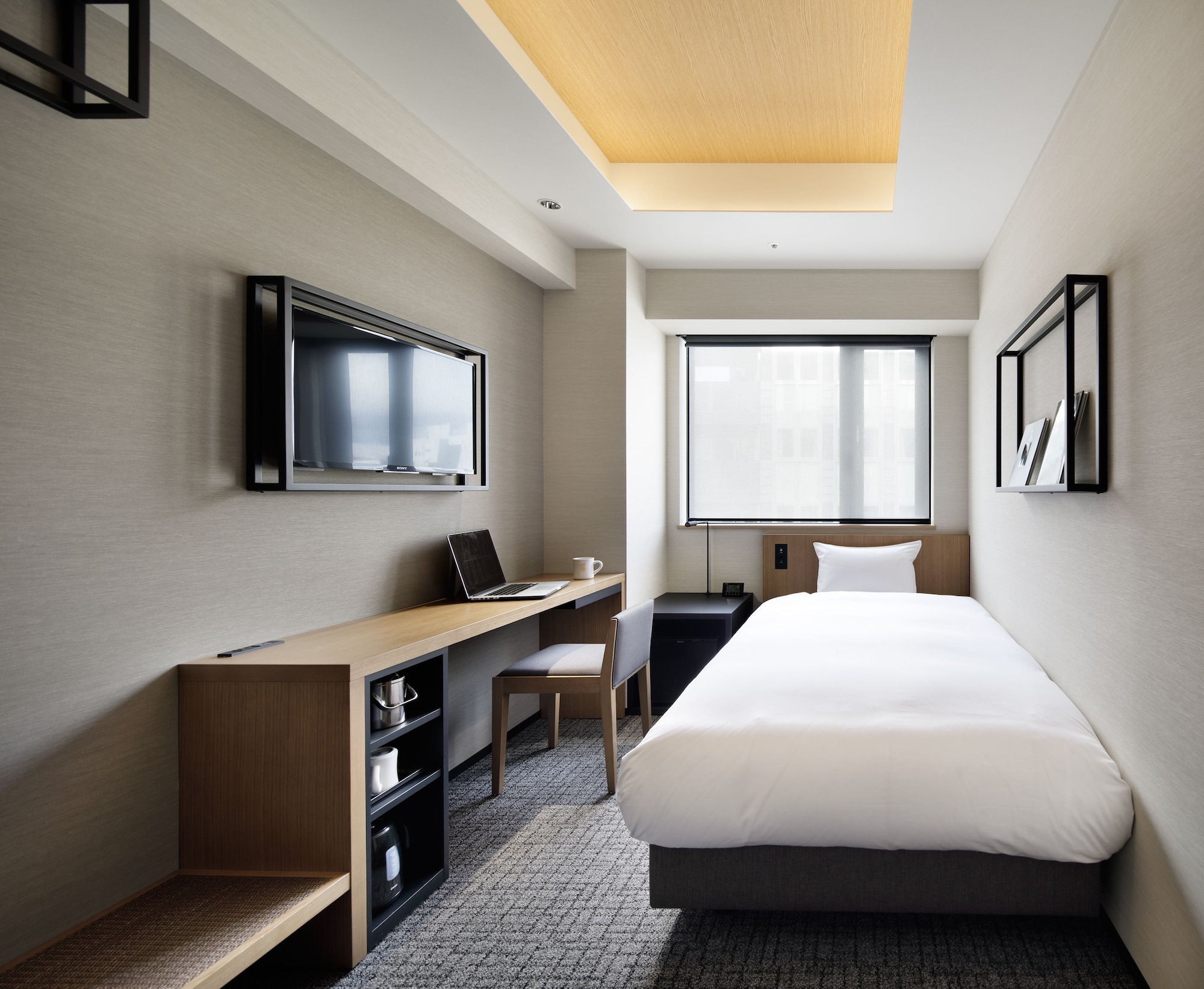 ROOM, SINGLE