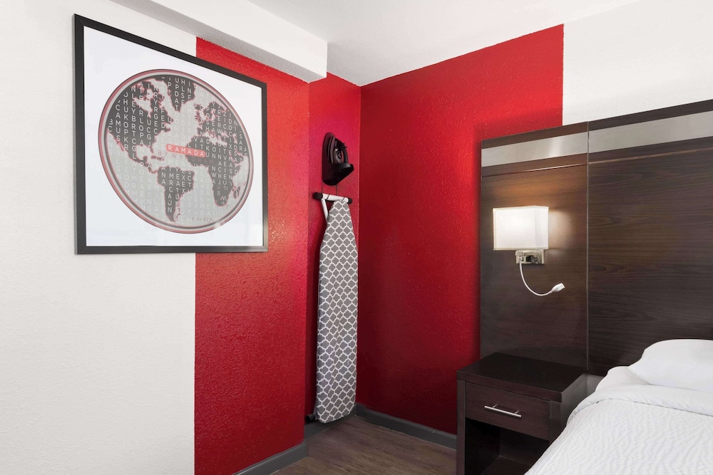 Ramada by Wyndham Medford Airport North 27/47