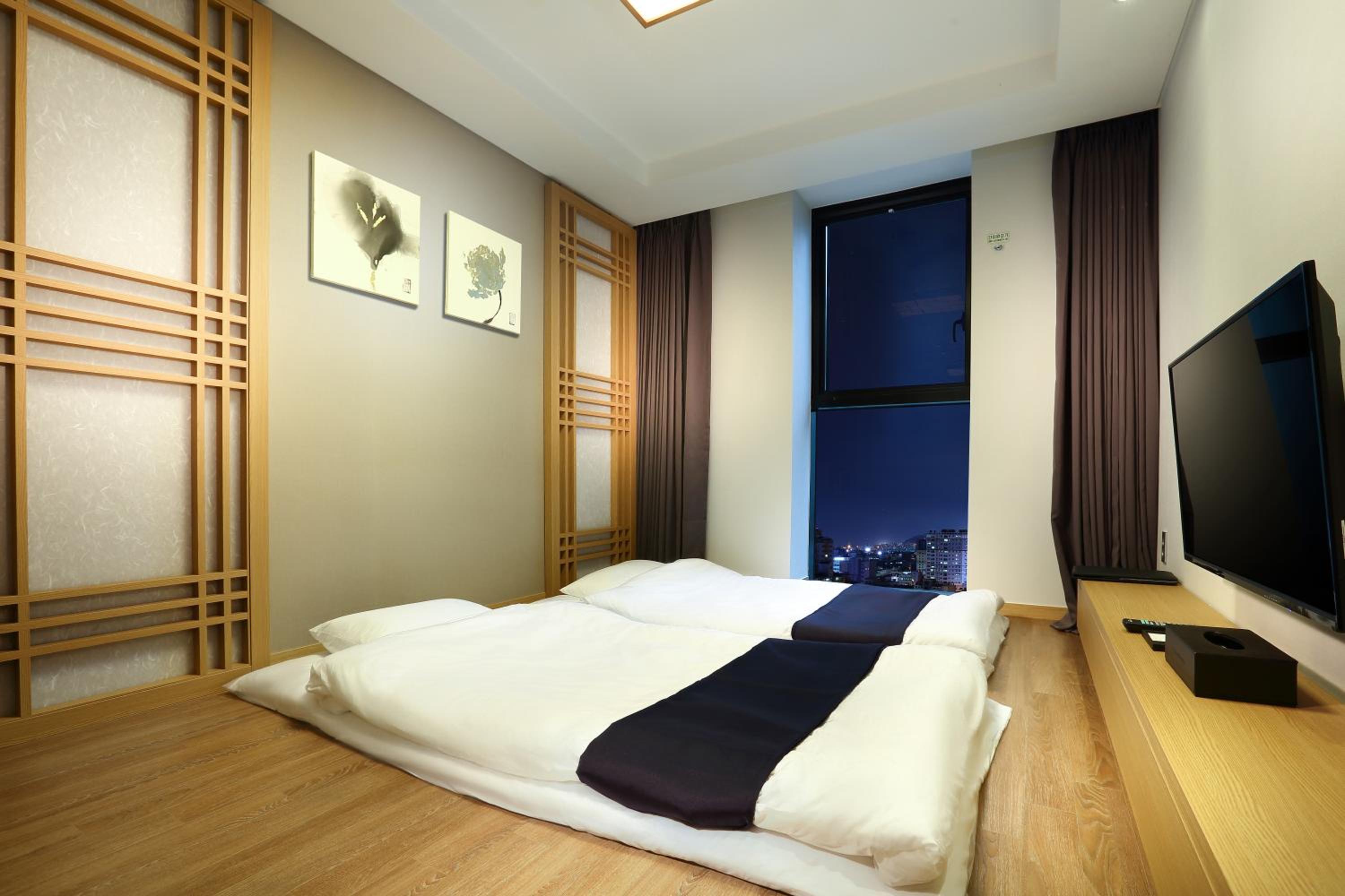 Korean, Family, 2 Futon Beds