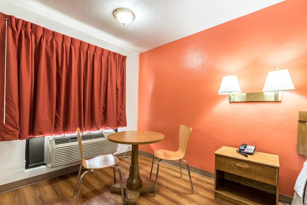 Motel6 Attalla AL 33/63