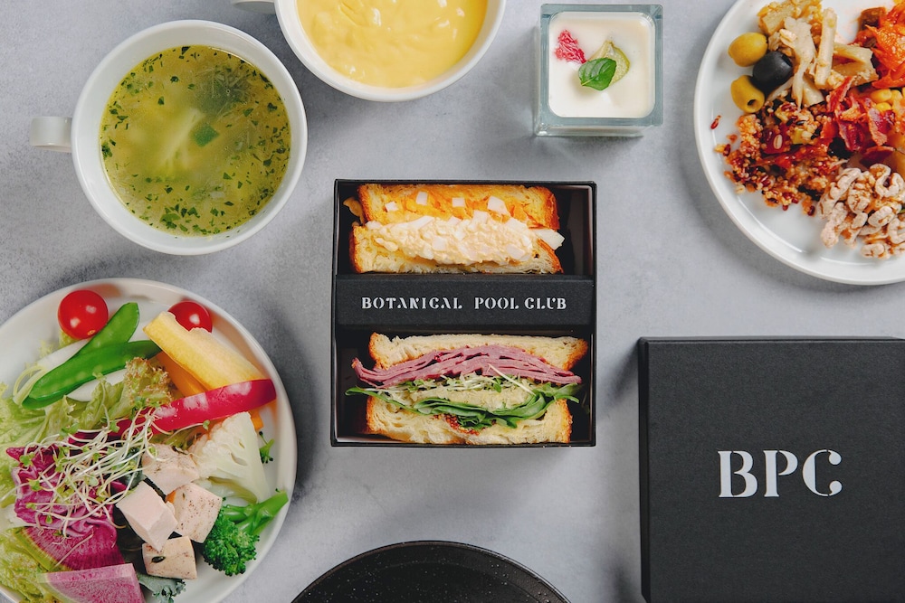 Botanical Pool Club 23/56