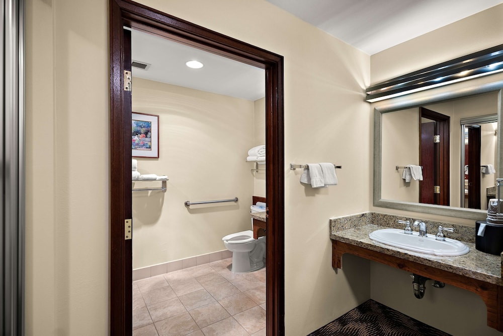 غرفة قياسية بسرير كينج لذوي الإعاقة، Best Western Plus Gold Country Inn 4/5
