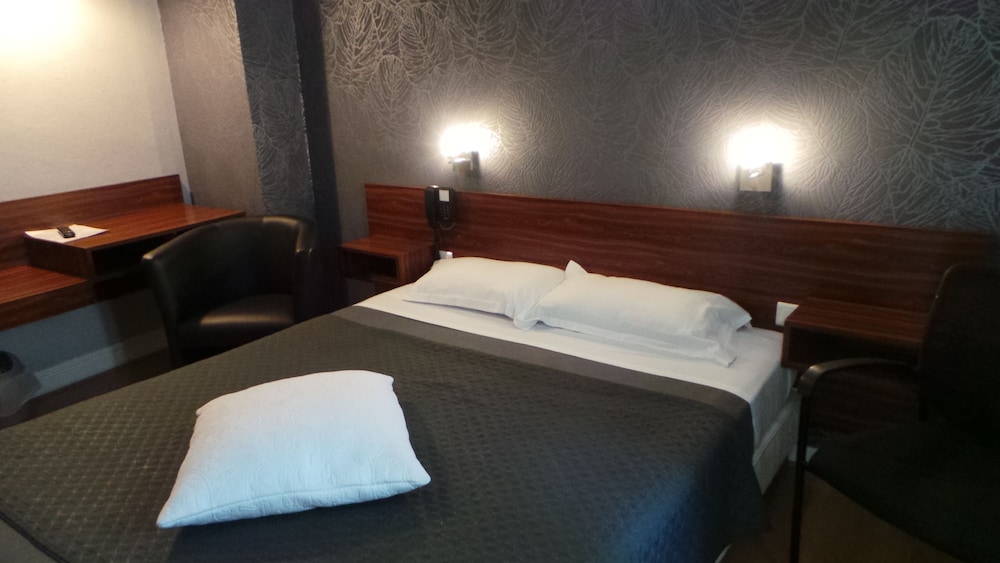 ROOM, DOUBLE BED