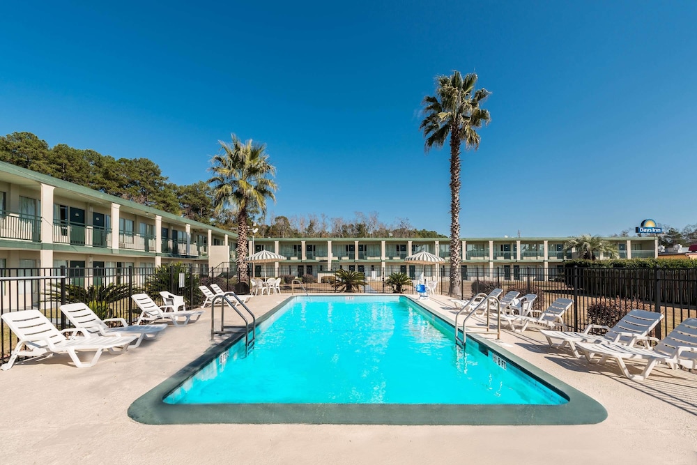 Days Inn by Wyndham Richmond Hill/Savannah 1/17