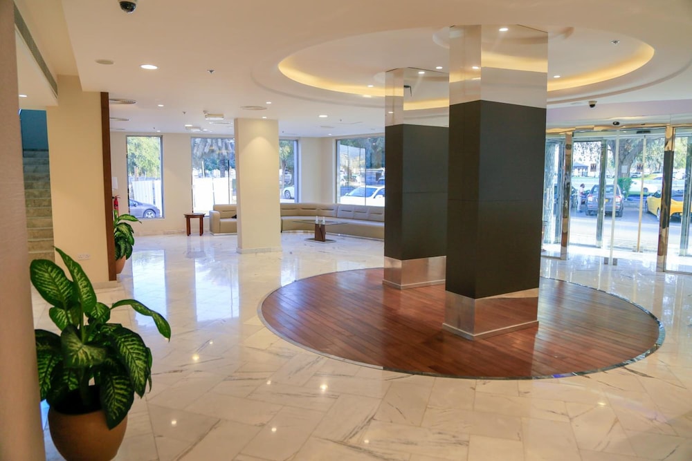 Muscat Inn Hotel 7/40