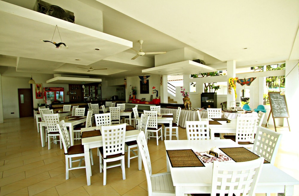 Legong Keraton Beach Hotel 58/70