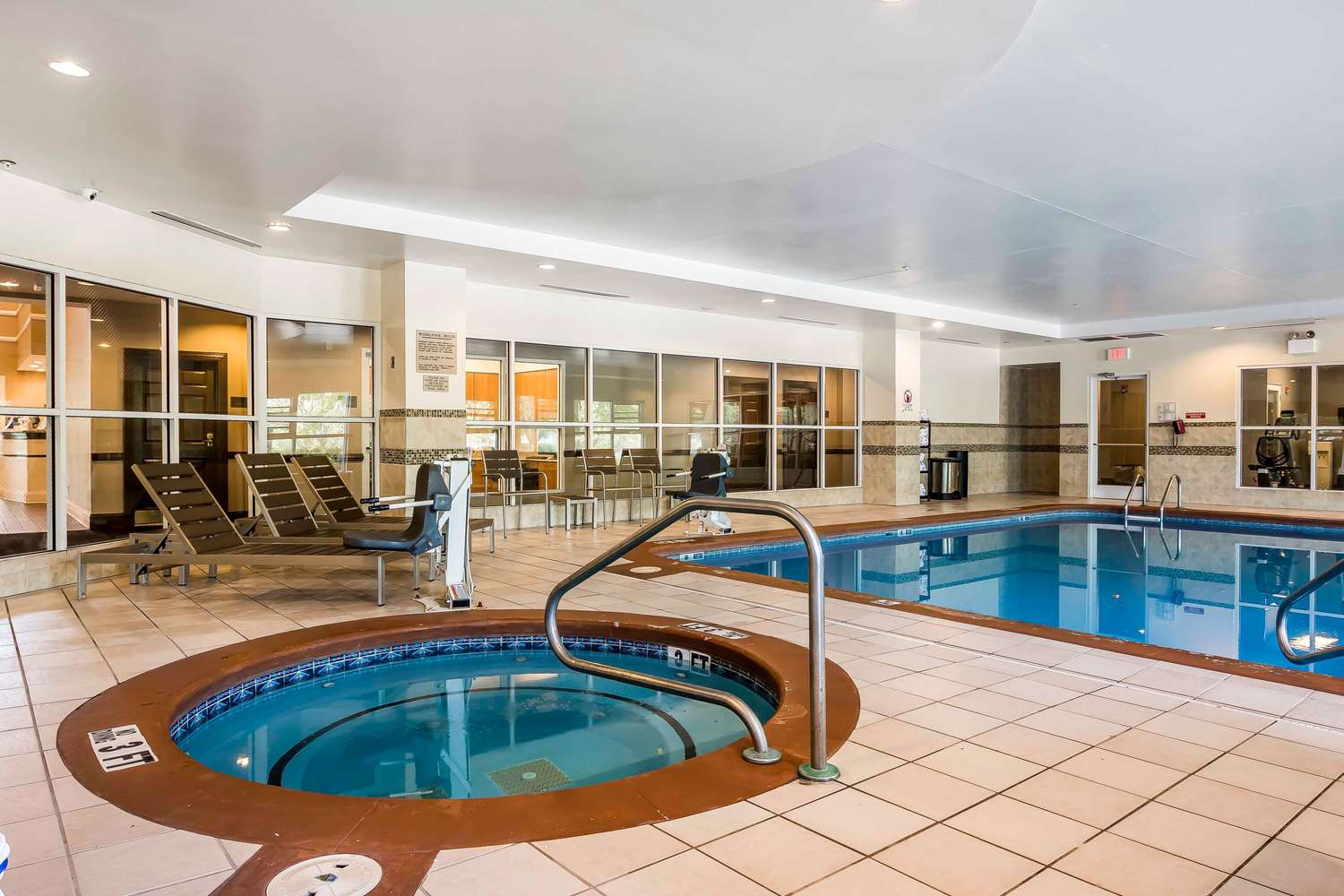 Comfort Inn & Suites Near Six Flags GA 23/38