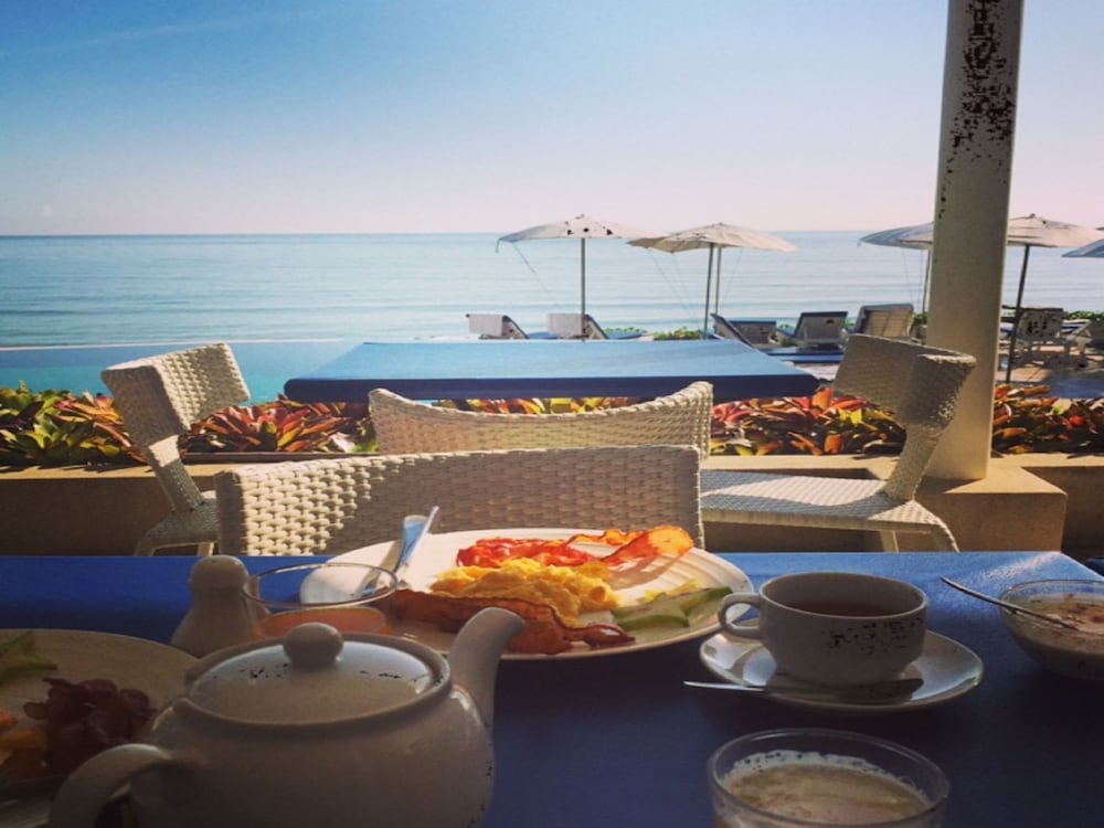 Nern Chalet Beachfront Hotel 70/74