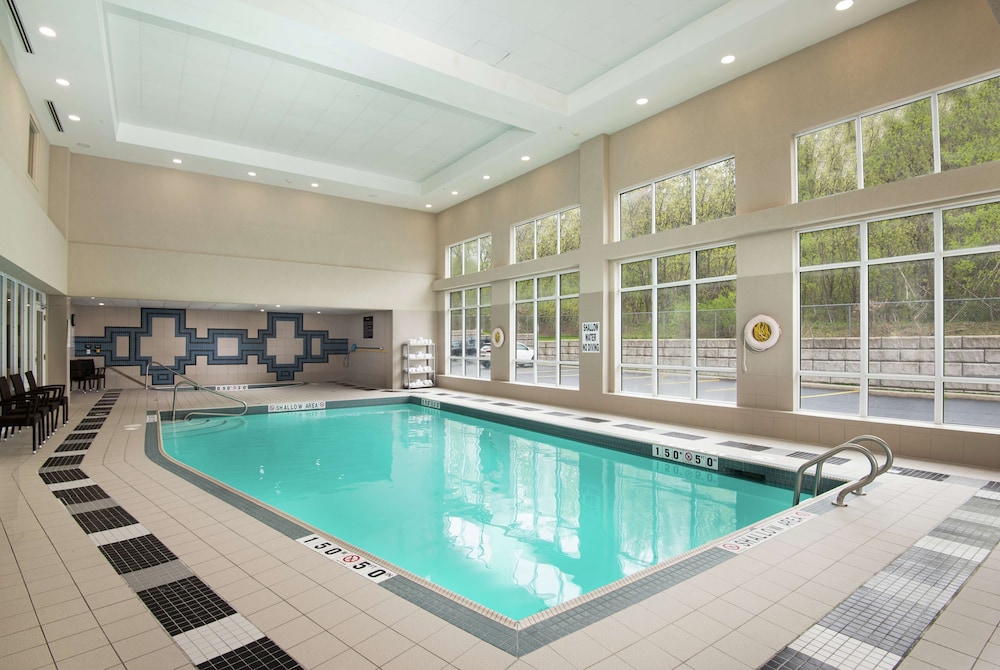 Hampton Inn & Suites By Hilton Barrie in BARRIE