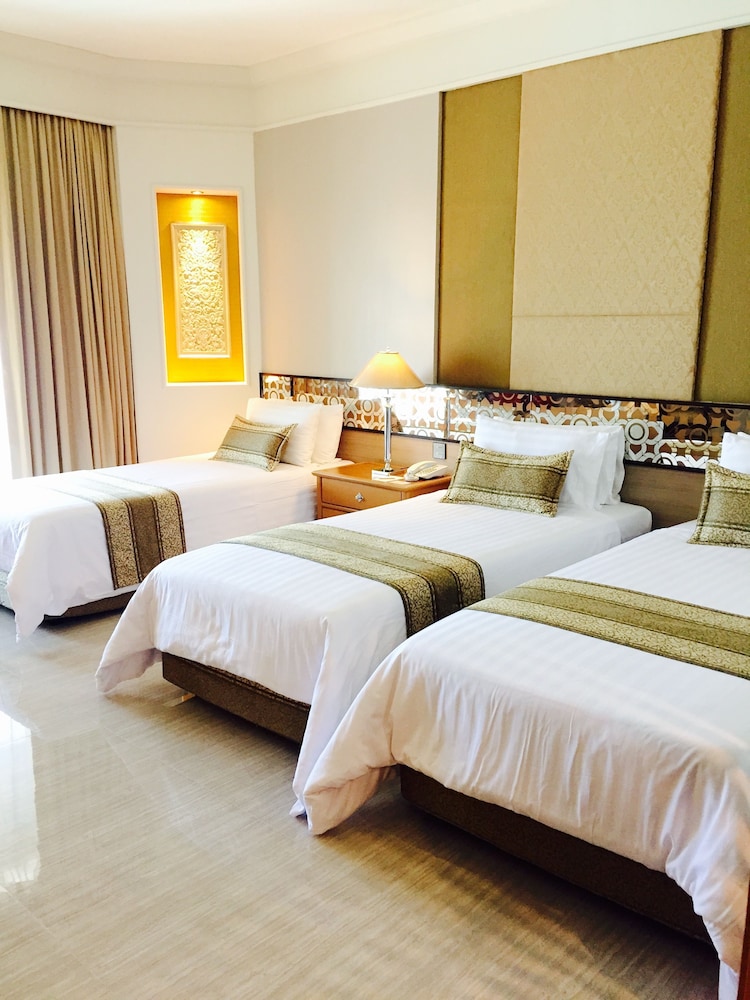 Indra Regent Hotel 23/82