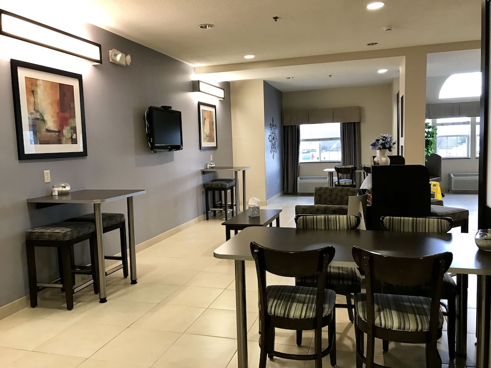 Microtel Inn And Suites Elkhart 23/28