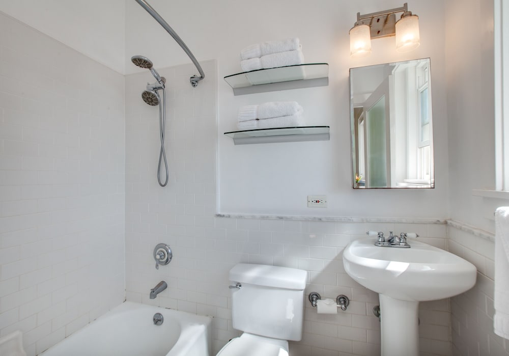 Venice Suites 64/68