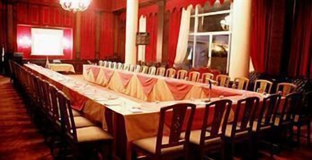 CHTAURA PARK HOTEL 49/50