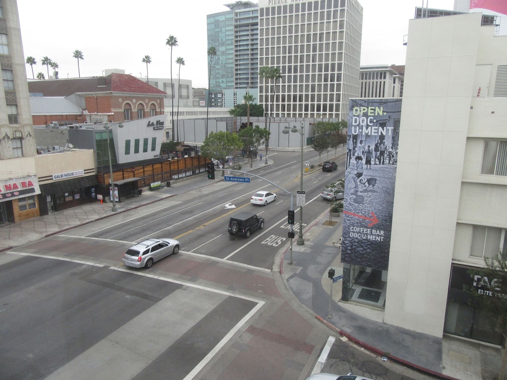 Ramada by Wyndham Los Angeles/Koreatown West 30/33