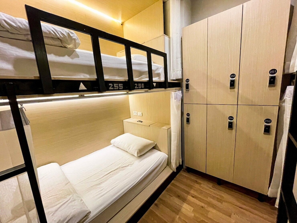 Bed To Bangkok 17/50