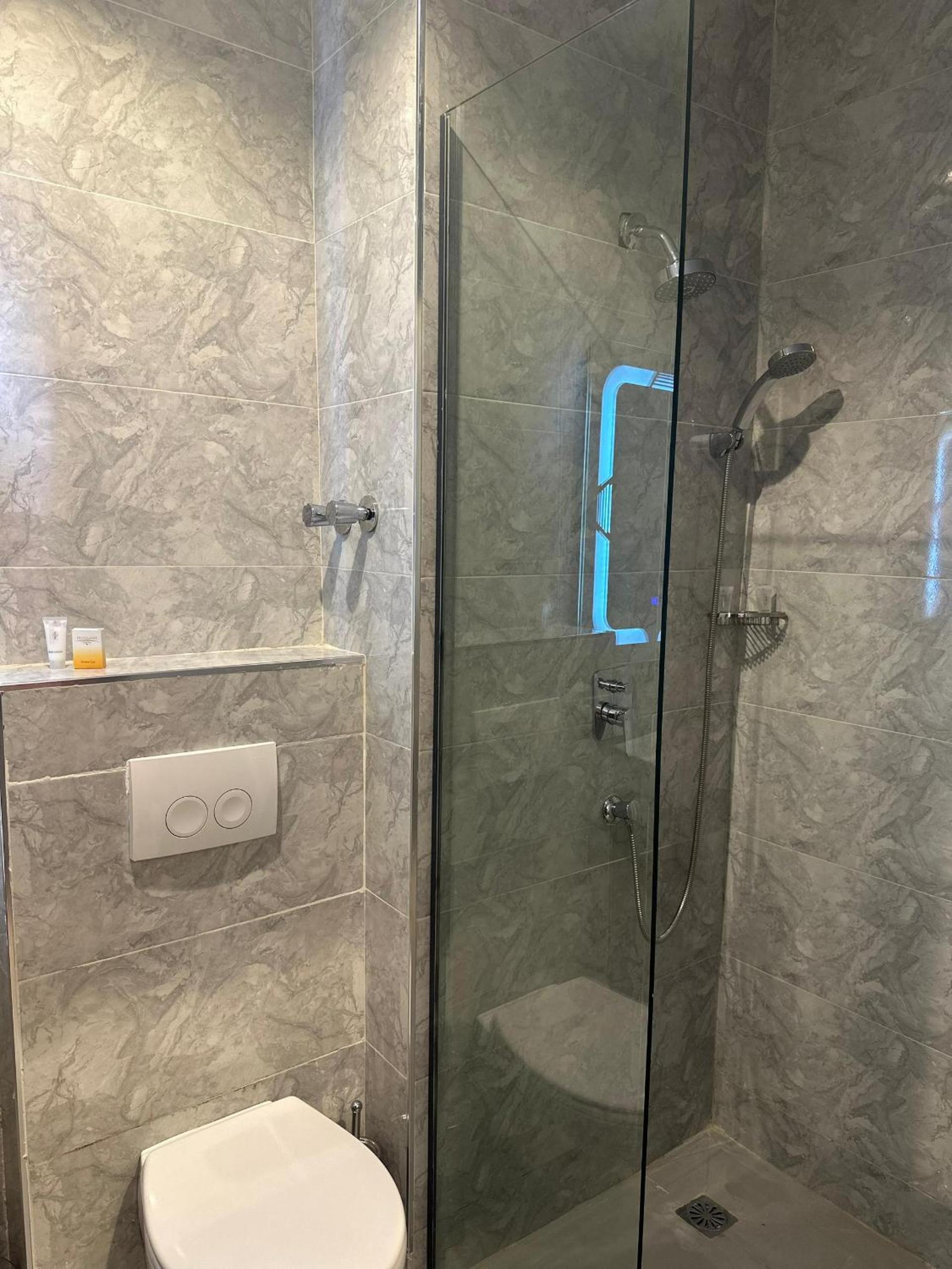 غرفة قياسية بسرير كوين، Hotelinn Oniru 5/5