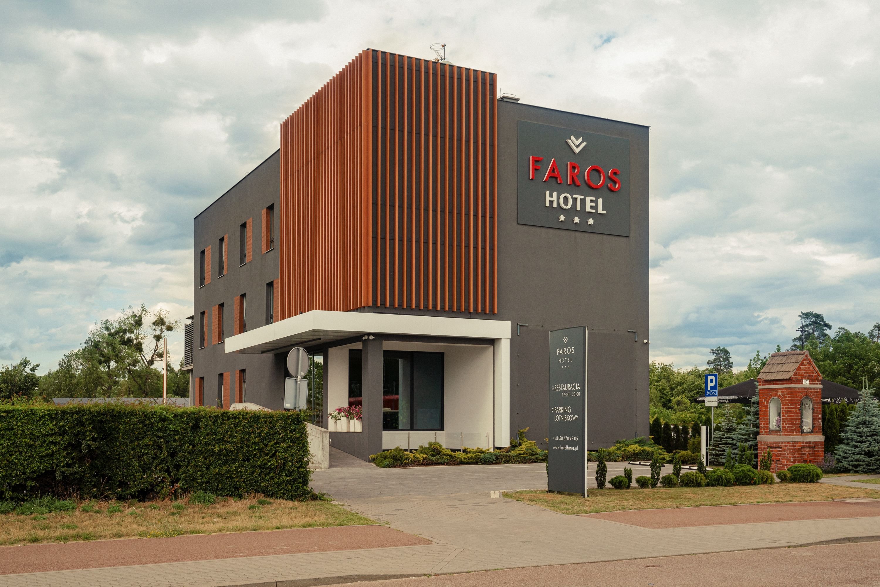 Hotel Faros 4/32