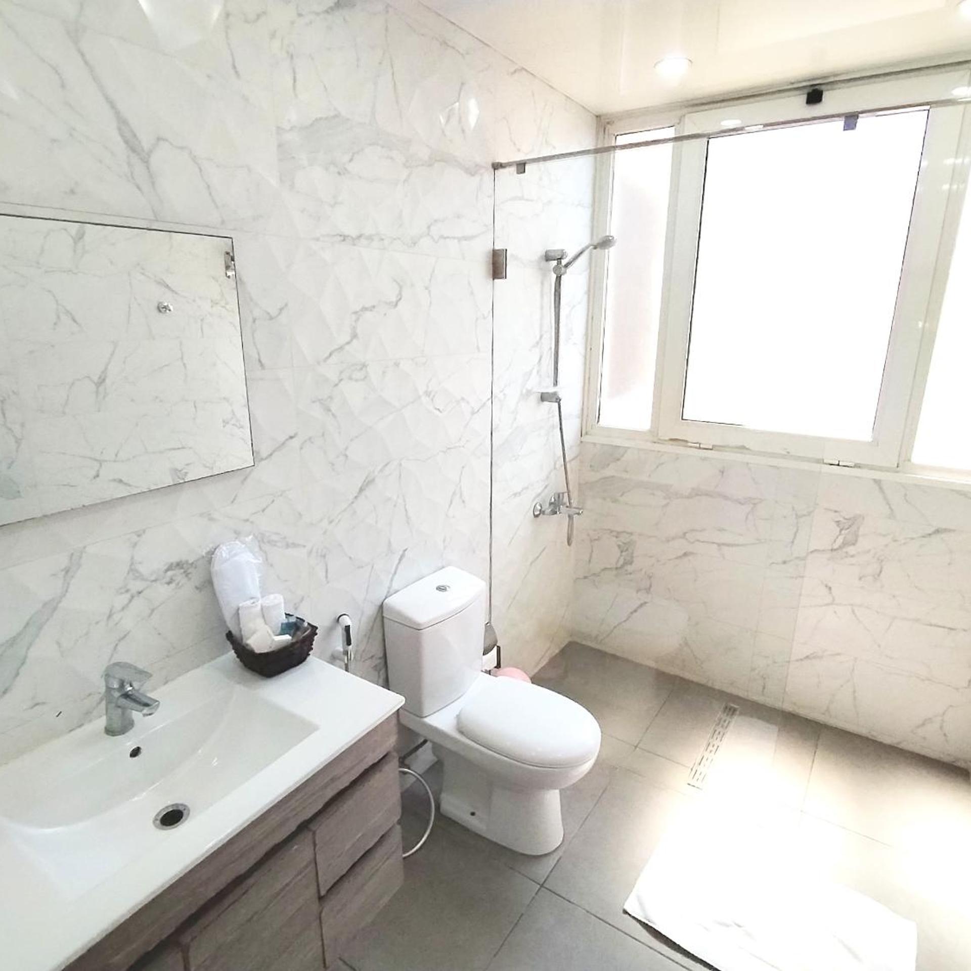 White House Suites 53/58