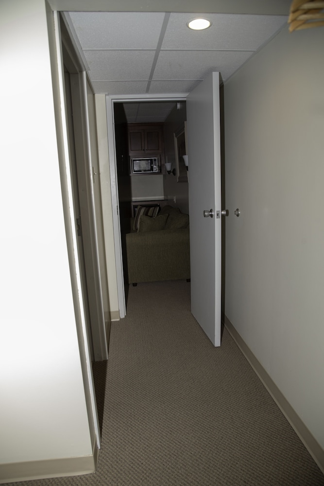 The Stables Inn and Suites 18/57