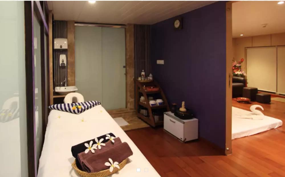 IRIS HOTEL 51/60