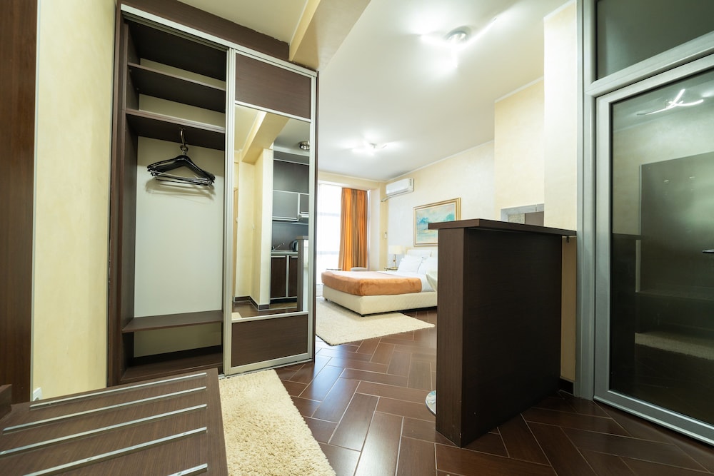 Alexandar Lux Hotel 7/50